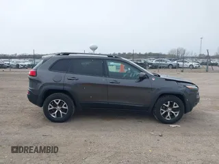 2016 Jeep Cherokee Trailhawk z VIN 1C4PJMBS4GW167650, wystawiony jako IAAI lot #41936549 z przebiegiem 218 000 mil mil oraz . Historia ofert i sprzedaży dostępna na DreamBid. Obrazek 13.