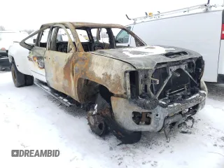 2019 GMC Sierra 3500HD Denali z VIN 1GT42WEYXKF150470, wystawiony jako Copart lot #86963724 z przebiegiem Nie podano mil oraz Nie do naprawy. Historia ofert i sprzedaży dostępna na DreamBid. Obrazek 4.