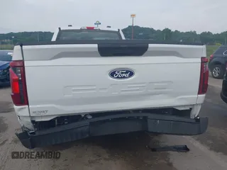 2024 Ford F-150 XL z VIN 1FTMF1KP3RKF57535, wystawiony jako IAAI lot #42477026 z przebiegiem 1 781 mil mil oraz . Historia ofert i sprzedaży dostępna na DreamBid. Obrazek 16.