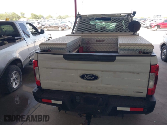 2017 Ford F-250 XLT с VIN 1FT7X2A65HEC33329, выставлен на аукционе IAAI как лот 42350771 с пробегом 153 596 миль миль и . История ставок и продаж доступна на DreamBid. Изображение 16.