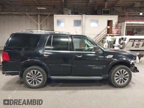 2005 Lincoln Navigator Luxury with VIN 5LMFU28545LJ01079, listed as a IAAI auction lot 41566735 with 217,878 mi miles. Bid and sale history available at carsss.com. Image 14.