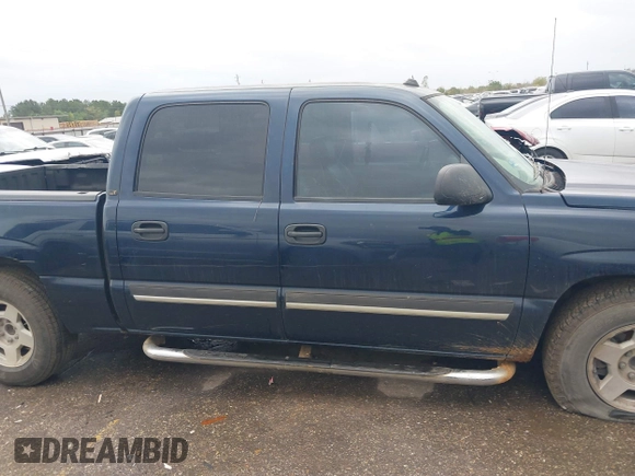 2005 Chevrolet Silverado 1500 LS z VIN 2GCEC13T151397500, wystawiony jako IAAI lot #40999355 z przebiegiem 302 934 mil mil oraz . Historia ofert i sprzedaży dostępna na DreamBid. Obrazek 13.