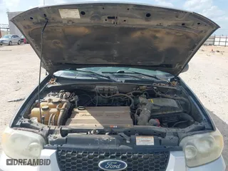 2005 Ford Escape Hybrid with VIN 1FMCU95H55KC07544, listed as a IAAI auction lot 42104756 with 250,109 mi miles. Bid and sale history available at carsss.com. Image 10.