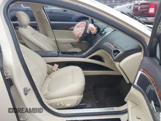 2015 Lincoln MKZ z VIN 3LN6L2J96FR618325, wystawiony jako IAAI lot #41046851 z przebiegiem Nie podano mil oraz . Historia ofert i sprzedaży dostępna na DreamBid. Obrazek 5.