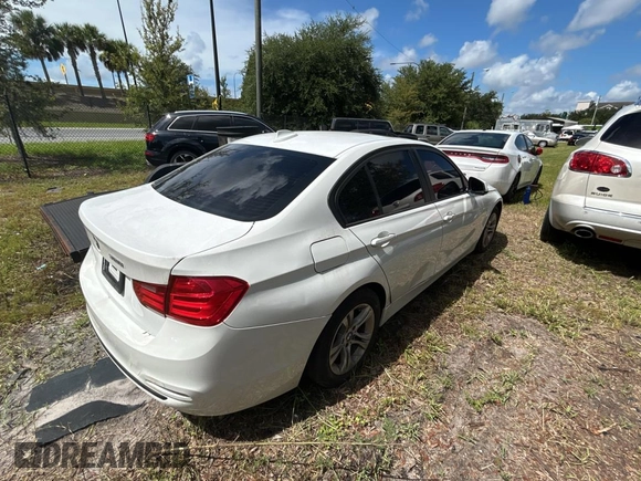 2013 BMW 3 Series 328i с VIN WBA3C1G52DNR44674, выставлен на аукционе Copart как лот 65596255 с пробегом Не указан миль и Чистый • Clean title. История ставок и продаж доступна на DreamBid. Изображение 4.