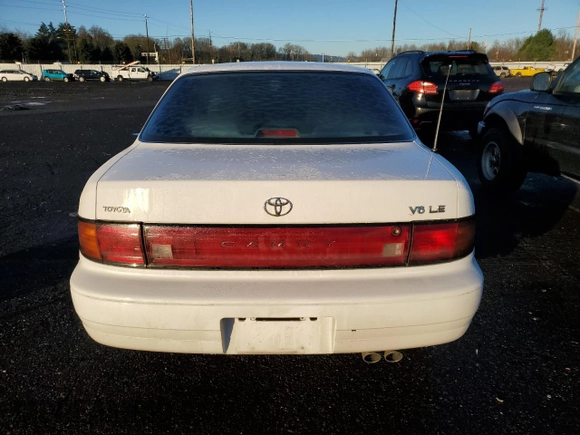 1994 Toyota Camry LE z VIN 4T1GK12E6RU003154, wystawiony jako Copart lot #41506975 z przebiegiem 142 037 mil mil oraz Szkoda całkowita • Salvage title. Historia ofert i sprzedaży dostępna na DreamBid. Obrazek 6.