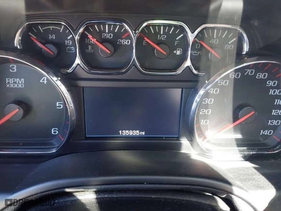 2016 GMC Yukon SLT with VIN 1GKS2BKC2GR310392, listed as a IAAI auction lot 41705560 with 135935 miles. Bid and sale history available at carsss.com. Image 7.