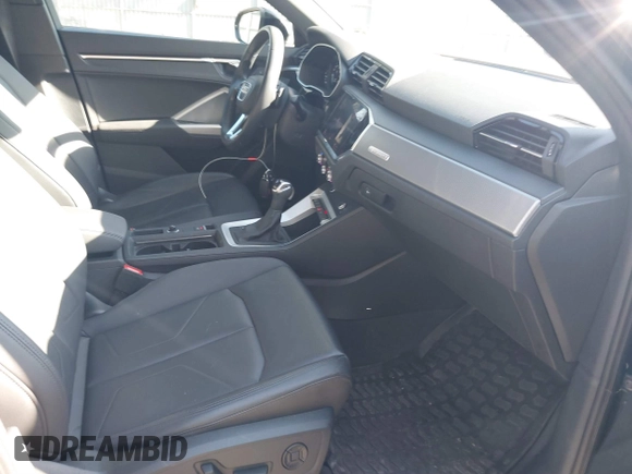 2022 Audi Q3 S line Premium Plus z VIN WA1EECF34N1048557, wystawiony jako IAAI lot #41758015 z przebiegiem 38 234 mil mil oraz . Historia ofert i sprzedaży dostępna na DreamBid. Obrazek 5.