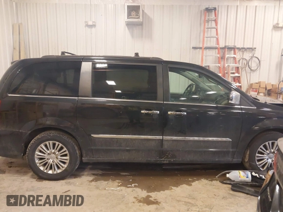 2015 Chrysler Town & Country Touring-L with VIN 2C4RC1CG3FR726639, listed as a IAAI auction lot 41502793 with 161,440 mi miles. Bid and sale history available at carsss.com. Image 13.