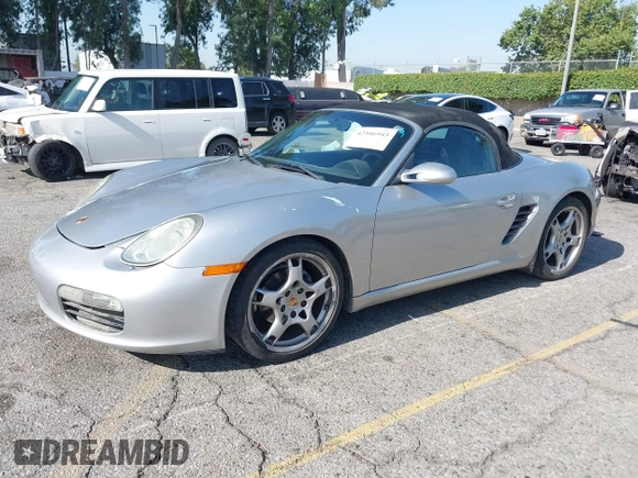 2007 Porsche Boxster z VIN WP0CA29837U710558, wystawiony jako IAAI lot #42506943 z przebiegiem 129 446 mil mil oraz . Historia ofert i sprzedaży dostępna na DreamBid. Obrazek 2.