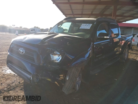 2013 Toyota Tacoma PreRunner z VIN 3TMKU4HN6DM038078, wystawiony jako IAAI lot #41397637 z przebiegiem 109 017 mil mil oraz . Historia ofert i sprzedaży dostępna na DreamBid. Obrazek 2.