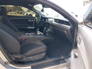 2021 Ford Mustang GT z VIN 1FA6P8CF3M5117977, wystawiony jako IAAI lot #42100989 z przebiegiem 13 557 mil mil oraz . Historia ofert i sprzedaży dostępna na DreamBid. Obrazek 5.