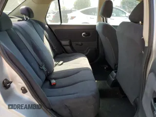 2009 Nissan Versa 1.6 z VIN 3N1CC11E09L445460, wystawiony jako Copart lot #74360764 z przebiegiem 202 122 mil mil oraz Szkoda całkowita • Salvage title. Historia ofert i sprzedaży dostępna na DreamBid. Obrazek 10.