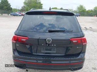 2024 Volkswagen Tiguan SE R-Line Black z VIN 3VV8B7AX2RM019937, wystawiony jako IAAI lot #42462068 z przebiegiem 24 904 mil mil oraz . Historia ofert i sprzedaży dostępna na DreamBid. Obrazek 16.