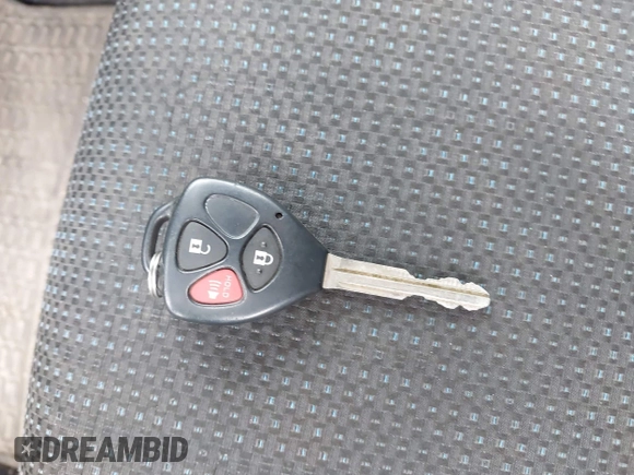 2010 Toyota Matrix z VIN 2T1KU4EE3AC274566, wystawiony jako IAAI lot #42201701 z przebiegiem 107 108 mil mil oraz . Historia ofert i sprzedaży dostępna na DreamBid. Obrazek 11.