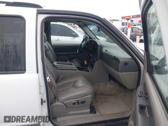 2003 GMC Yukon SLT with VIN 1GKEC13Z13J197955, listed as a IAAI auction lot 41953835 with 208,752 mi miles. Bid and sale history available at carsss.com. Image 5.