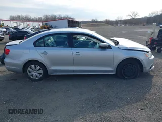 2014 Volkswagen Jetta SE z VIN 3VWD17AJ4EM266248, wystawiony jako IAAI lot #41893512 z przebiegiem 146 278 mil mil oraz . Historia ofert i sprzedaży dostępna na DreamBid. Obrazek 13.