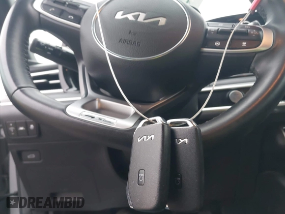 2024 Kia K5 GT-Line z VIN 5XXG64J29RG237148, wystawiony jako IAAI lot #41396574 z przebiegiem 22 926 mil mil oraz . Historia ofert i sprzedaży dostępna na DreamBid. Obrazek 11.