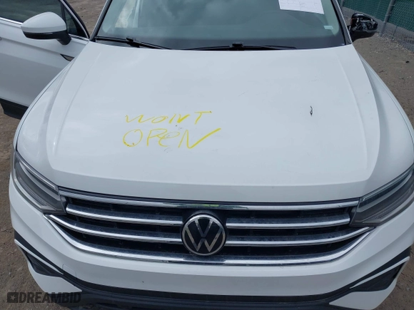 2022 Volkswagen Tiguan SE with VIN 3VV3B7AX0NM168531, listed as a IAAI auction lot 41879481 with 56,022 mi miles. Bid and sale history available at carsss.com. Image 10.