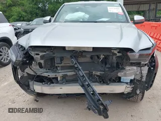 2024 Toyota Tacoma SR5 z VIN 3TMLB5JN9RM003004, wystawiony jako IAAI lot #42276998 z przebiegiem 32 474 mil mil oraz . Historia ofert i sprzedaży dostępna na DreamBid. Obrazek 6.