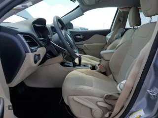 2019 Jeep Cherokee Latitude with VIN 1C4PJLCB5KD344560, listed as a Copart auction lot 51291715 with 15,710 mi miles and Non Repairable. Bid and sale history available at DreamBid. Image 7.