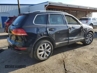 2014 Volkswagen Touareg X z VIN WVGEP9BP5ED008560, wystawiony jako Copart lot #52767595 z przebiegiem Nie podano mil oraz Szkoda całkowita • Salvage title. Historia ofert i sprzedaży dostępna na DreamBid. Obrazek 3.