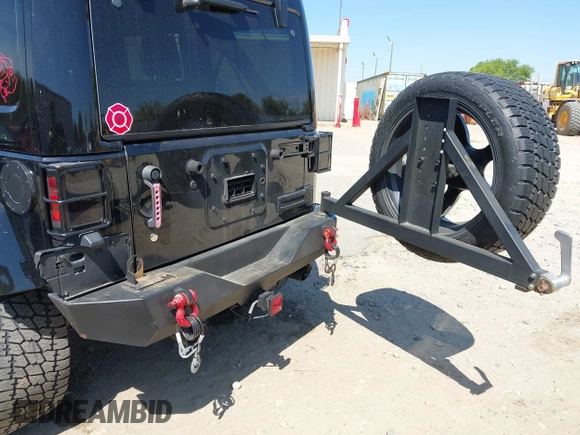 2014 Jeep Wrangler Unlimited Sahara with VIN 1C4BJWEG1EL258242, listed as a IAAI auction lot 41894966 with 90,234 mi miles. Bid and sale history available at carsss.com. Image 18.