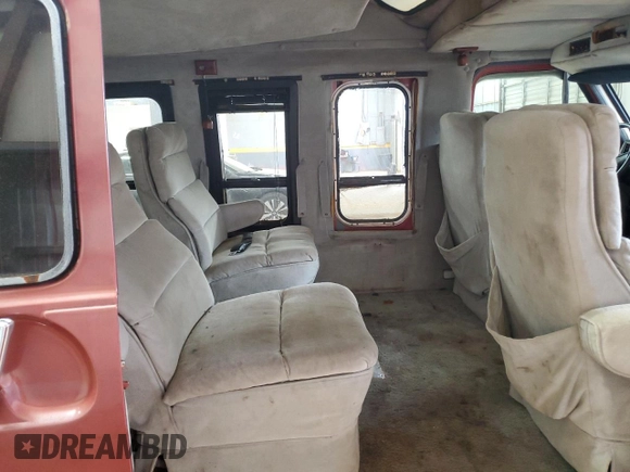1984 GMC Van z VIN 1GTEG25H4E7502536, wystawiony jako Copart lot #47927325 z przebiegiem 221 722 mil mil oraz Szkody całkowita. Historia ofert i sprzedaży dostępna na DreamBid. Obrazek 11.
