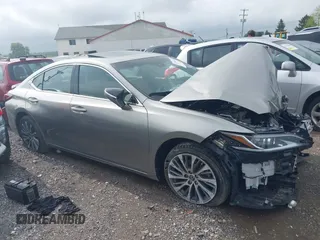 2021 Lexus ES 250 z VIN 58AD11D11MU002155, wystawiony jako IAAI lot #42186499 z przebiegiem 49 539 mil mil oraz . Historia ofert i sprzedaży dostępna na DreamBid. Obrazek 12.