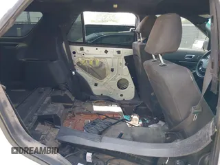 2017 Ford Police Interceptor Utility z VIN 1FM5K8ARXHGB40700, wystawiony jako IAAI lot #42264375 z przebiegiem Nie podano mil oraz . Historia ofert i sprzedaży dostępna na DreamBid. Obrazek 8.