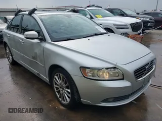 2010 Volvo S40 z VIN YV1382MSXA2509302, wystawiony jako IAAI lot #42274259 z przebiegiem 158 562 mil mil oraz . Historia ofert i sprzedaży dostępna na DreamBid. Obrazek 1.