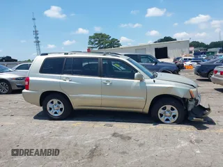 2003 Toyota Highlander z VIN JTEGD21A930070652, wystawiony jako IAAI lot #42225229 z przebiegiem 130 340 mil mil oraz . Historia ofert i sprzedaży dostępna na DreamBid. Obrazek 13.