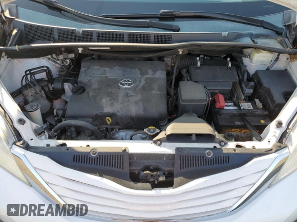 2015 Toyota Sienna LE AAS z VIN 5TDKK3DC6FS560071, wystawiony jako Copart lot #59883805 z przebiegiem 125 292 mil mil oraz Szkoda całkowita • Salvage title. Historia ofert i sprzedaży dostępna na DreamBid. Obrazek 12.