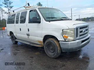 2008 Ford Econoline Passenger XL with VIN 1FBNE31LX8DA84628, listed as a IAAI auction lot 41670934 with 186,181 mi miles. Bid and sale history available at carsss.com. Image 1.