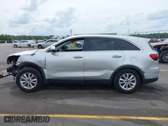 2019 Kia Sorento L z VIN 5XYPG4A36KG593306, wystawiony jako IAAI lot #42084345 z przebiegiem 115 241 mil mil oraz . Historia ofert i sprzedaży dostępna na DreamBid. Obrazek 15.