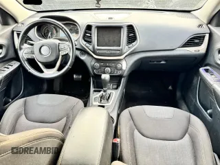 2017 Jeep Cherokee Latitude with VIN 1C4PJLCB4HW508135, listed as a Copart auction lot 60176365 with 149,702 mi miles and Clean title. Bid and sale history available at DreamBid. Image 9.