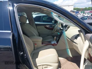 2015 Infiniti QX70 z VIN JN8CS1MW9FM483358, wystawiony jako IAAI lot #42194570 z przebiegiem 86 168 mil mil oraz . Historia ofert i sprzedaży dostępna na DreamBid. Obrazek 5.