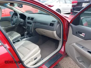 2010 Ford Fusion SEL with VIN 3FAHP0JA0AR118420, listed as a IAAI auction lot 41923325 with 184,891 mi miles. Bid and sale history available at carsss.com. Image 5.