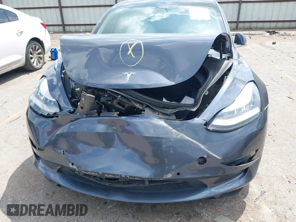 2020 Tesla Model 3 Long Range z VIN 5YJ3E1EB5LF801592, wystawiony jako IAAI lot #42096859 z przebiegiem 68 002 mil mil oraz . Historia ofert i sprzedaży dostępna na DreamBid. Obrazek 12.