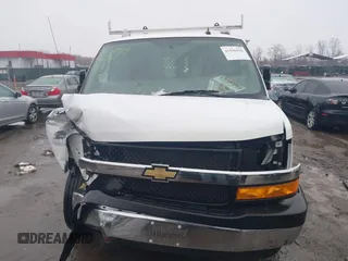 2023 Chevrolet Express Cargo z VIN 1GCWGAFP4P1249681, wystawiony jako IAAI lot #41546926 z przebiegiem 19 123 mil mil oraz . Historia ofert i sprzedaży dostępna na DreamBid. Obrazek 12.