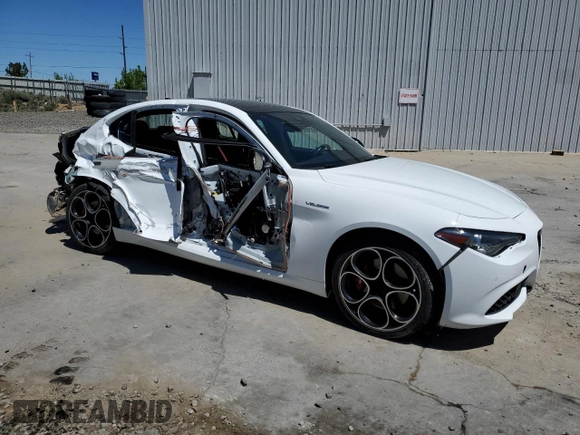 2022 Alfa Romeo Giulia Veloce с VIN ZARFAMBNXN7664866, выставлен на аукционе Copart как лот 55639185 с пробегом Не указан миль и Списание • Salvage title. История ставок и продаж доступна на DreamBid. Изображение 4.