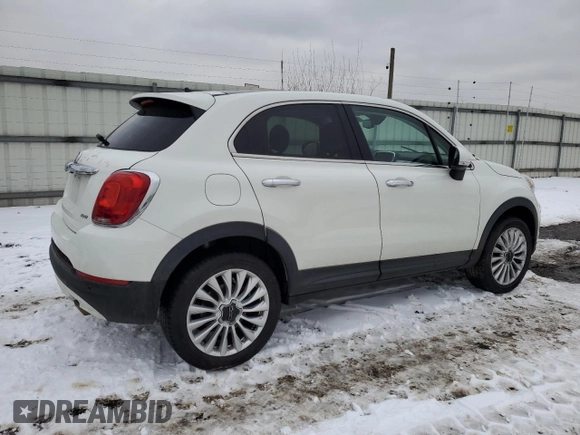 2016 FIAT 500X Lounge z VIN ZFBCFYDT2GP365900, wystawiony jako Copart lot #44891615 z przebiegiem 129 299 mil mil oraz Szkody całkowita. Historia ofert i sprzedaży dostępna na DreamBid. Obrazek 3.