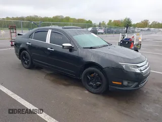 2010 Ford Fusion SE z VIN 3FAHP0HA3AR366019, wystawiony jako IAAI lot #42177779 z przebiegiem 302 065 mil mil oraz . Historia ofert i sprzedaży dostępna na DreamBid. Obrazek 1.