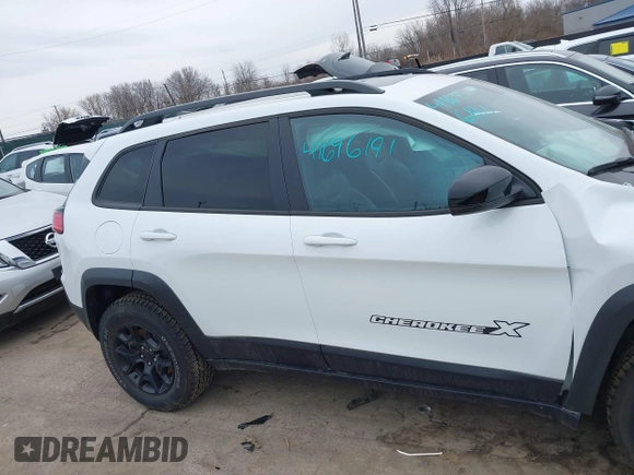 2022 Jeep Cherokee X with VIN 1C4PJMCX0ND537673, listed as a IAAI auction lot 41696191 with 22,063 mi miles. Bid and sale history available at carsss.com. Image 13.