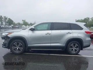 2019 Toyota Highlander LE z VIN 5TDBZRFH9KS975208, wystawiony jako IAAI lot #42277456 z przebiegiem 97 421 mil mil oraz . Historia ofert i sprzedaży dostępna na DreamBid. Obrazek 14.