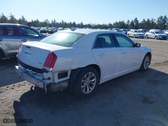 2015 Chrysler 300 Limited with VIN 2C3CCAAG3FH872168, listed as a IAAI auction lot 41967236 with 173,620 mi miles. Bid and sale history available at carsss.com. Image 4.