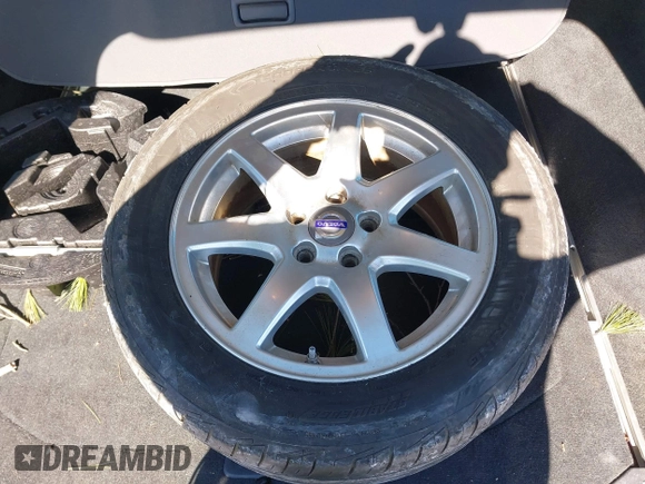 2008 Volvo V70 with VIN YV1BW982881009997, listed as a IAAI auction lot 41642270 with 116,010 mi miles and . Bid and sale history available at DreamBid. Image 12.