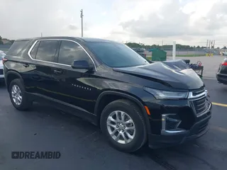 2023 Chevrolet Traverse LS z VIN 1GNERFKW6PJ331614, wystawiony jako IAAI lot #42362359 z przebiegiem 12 823 mil mil oraz . Historia ofert i sprzedaży dostępna na DreamBid. Obrazek 1.