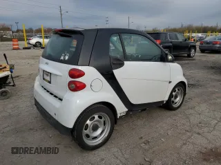 2014 Smart fortwo Pure z VIN WMEEJ3BA0EK757231, wystawiony jako Copart lot #52346105 z przebiegiem 142 976 mil mil oraz Czysty tytuł • Clean title. Historia ofert i sprzedaży dostępna na DreamBid. Obrazek 3.
