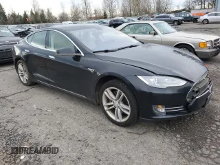 2014 Tesla Model S 60 with VIN 5YJSA1H18EFP45810, listed as a Copart auction lot 86313244 with Not Provided miles and Salvage Title. Bid and sale history available at DreamBid. Image 4.